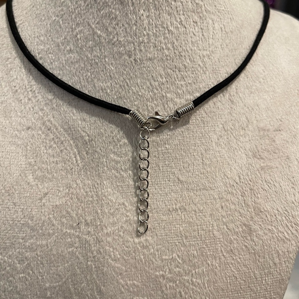 Chic Black and White Swirl Pendant Necklace - Picture 3 of 3
